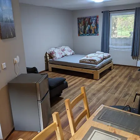 Kleine Am Waldrand *