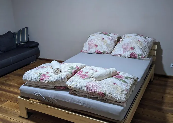 Kleine Am Waldrand * Baustert